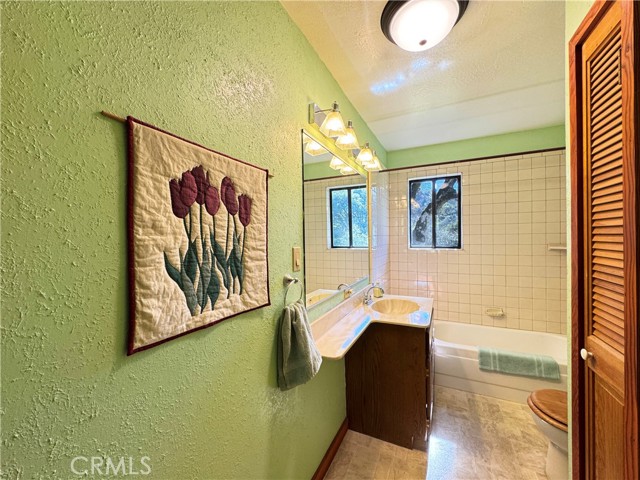 Detail Gallery Image 11 of 75 For 1800 Boonville Rd, Ukiah,  CA 95482 - 5 Beds | 4/1 Baths