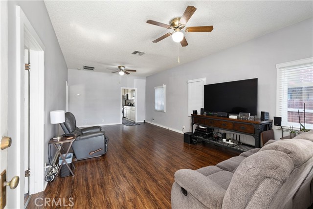 Detail Gallery Image 6 of 38 For 421 W Colorado Bld, Monrovia,  CA 91016 - 3 Beds | 2 Baths