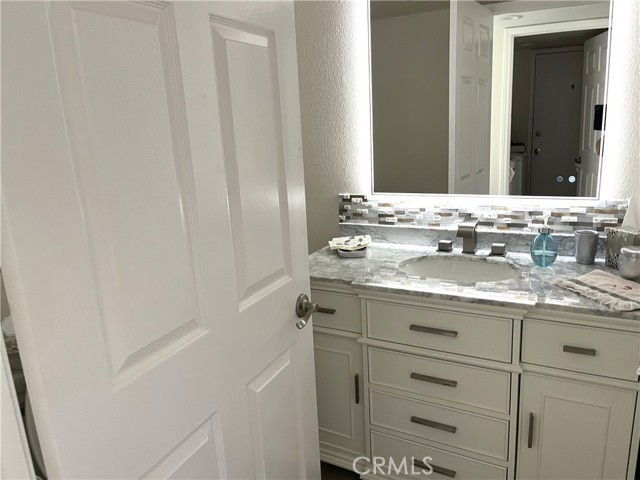 12170 Crystal Ridge Way, Porter Ranch CA: https://media.crmls.org/medias/b457e851-3a50-4be7-ba71-30e570eabb5f.jpg