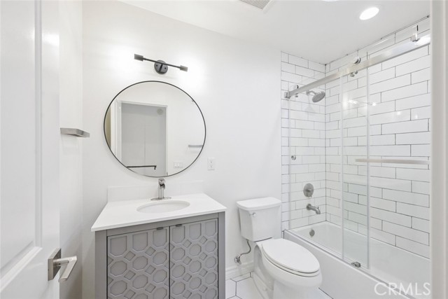 411 Goldenrod, Corona del Mar CA: https://media.crmls.org/medias/b457fd1d-1406-44ad-aab6-c69eacd7d346.jpg