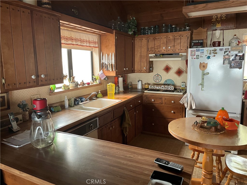 https://media.crmls.org/medias/b4583e68-b8a0-4e02-9647-48c02f23b09d.jpg?preset=X-Large