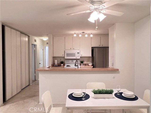 Detail Gallery Image 14 of 44 For 4900 Overland Avenue #125,  Culver City,  CA 90230 - 2 Beds | 2 Baths