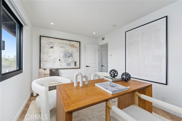 Detail Gallery Image 31 of 51 For 15631 Sunburst Ln, Huntington Beach,  CA 92647 - 5 Beds | 3/1 Baths