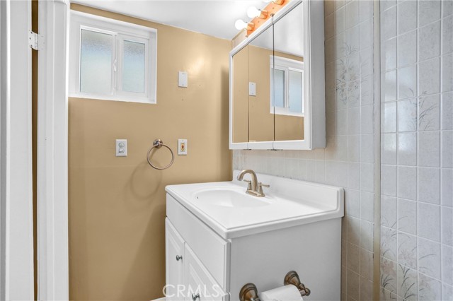 Detail Gallery Image 17 of 36 For 346 N Nantes, La Puente,  CA 91744 - 3 Beds | 3 Baths