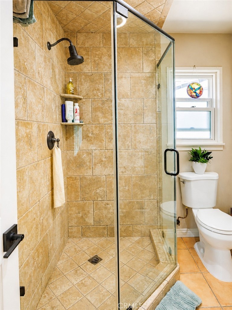 https://media.crmls.org/medias/b45a12b9-a393-444a-9bb6-56832f720999.jpg?preset=X-Large