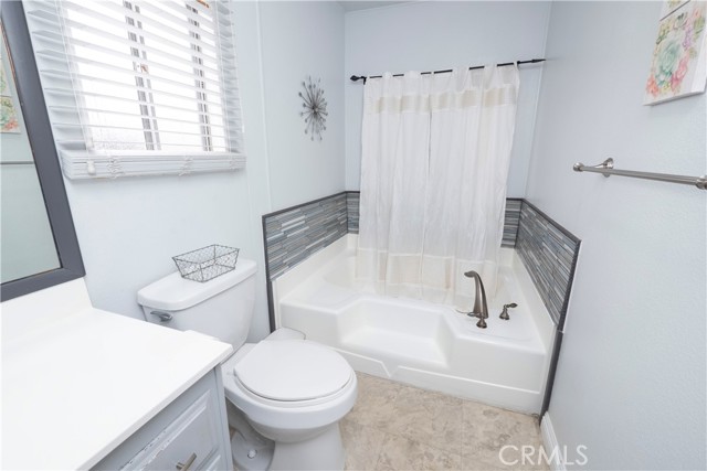 Detail Gallery Image 31 of 47 For 11730 Whittier Bld #40,  Whittier,  CA 90601 - 2 Beds | 2 Baths