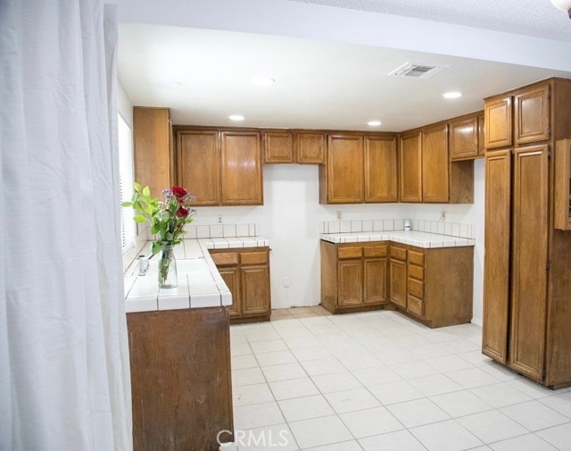 Detail Gallery Image 5 of 10 For 1003 Lightcap St, Lancaster,  CA 93535 - 2 Beds | 2 Baths