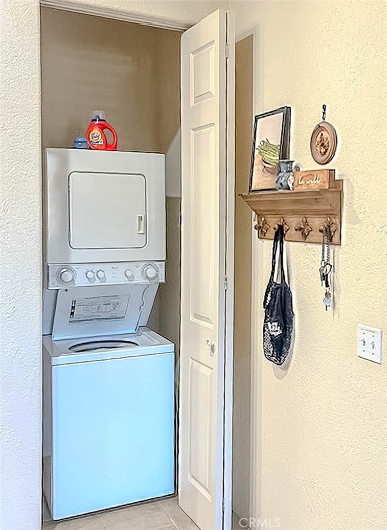 https://media.crmls.org/medias/b45b3ad5-00d5-4972-99e4-8771f826b9c6.jpg?preset=X-Large