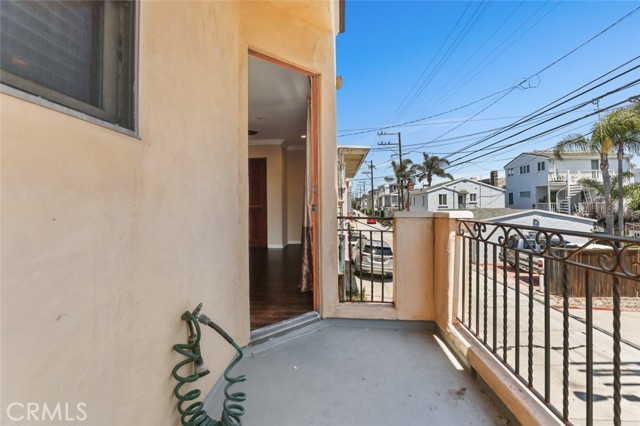209 Crest Drive, Manhattan Beach CA: https://media.crmls.org/medias/b45b5841-f156-4696-a439-a8883b458e82.jpg