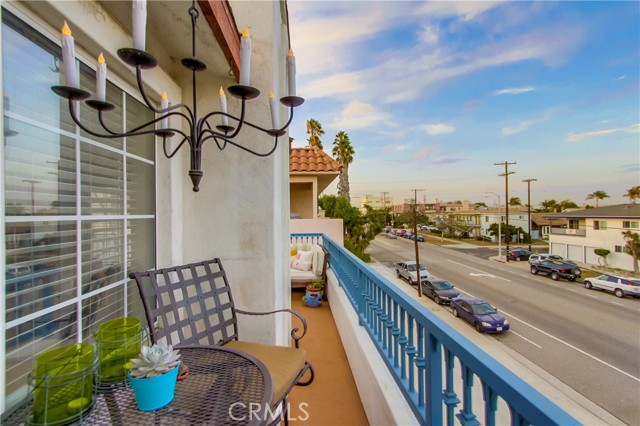4021 S Pacific Avenue, San Pedro CA: https://media.crmls.org/medias/b45dad7c-1de4-43b2-afb9-f44f63e0f682.jpg