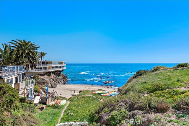 827 Cliff Drive, Laguna Beach CA: https://media.crmls.org/medias/b45db699-b3fb-4da8-be5c-4844495a5617.jpg