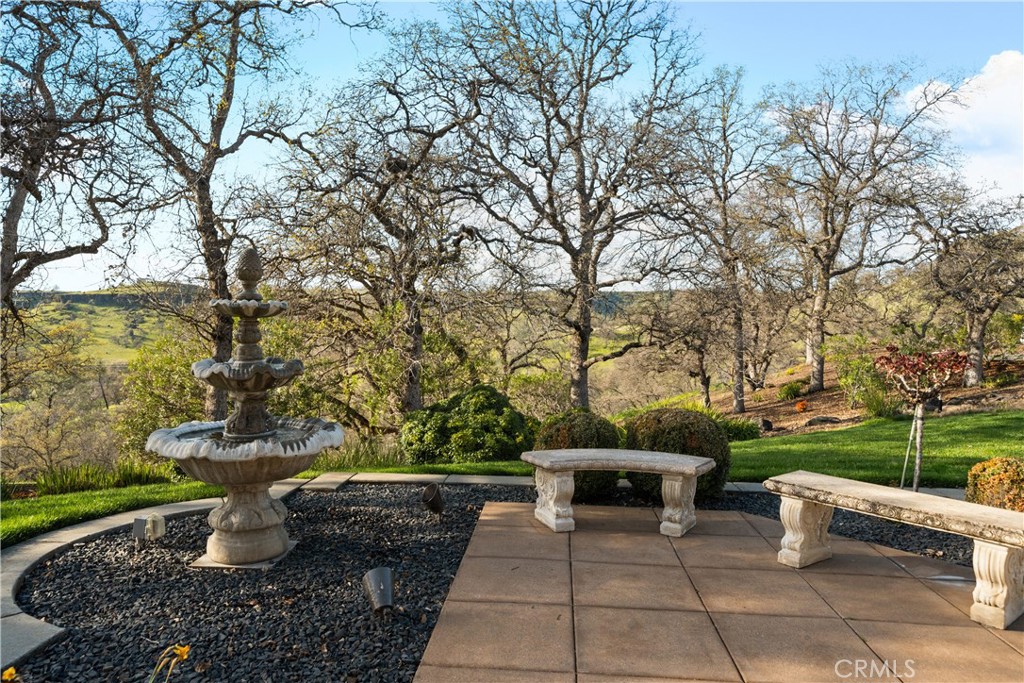 https://media.crmls.org/medias/b45ec27f-e2e1-43fd-9969-58cf97684f6a.jpg?preset=X-Large