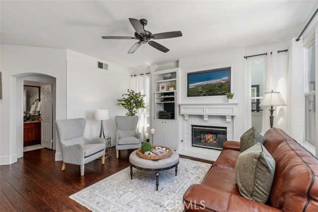 13 Mariposa, Rancho Santa Margarita CA: https://media.crmls.org/medias/b45efddb-90dc-4b3a-ae26-de38f7bbb40a.jpg