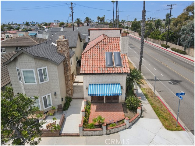 627 19th Street, Huntington Beach CA: https://media.crmls.org/medias/b46020e7-d0e5-413a-8a62-18b2cbe1c7e0.jpg