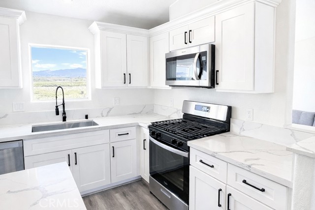 Detail Gallery Image 2 of 3 For 3749 South St, Phelan,  CA 92371 - 4 Beds | 3 Baths