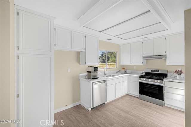 Detail Gallery Image 8 of 21 For 2733 Coria Pl, Palmdale,  CA 93550 - 3 Beds | 2 Baths