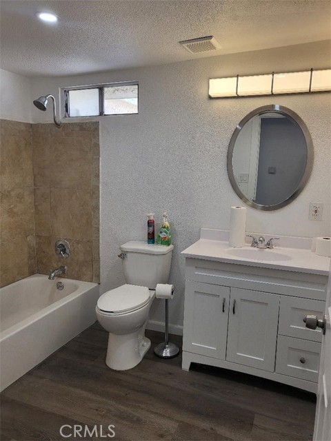 Detail Gallery Image 4 of 10 For 328 326 E 55th, Long Beach,  CA 90805 - 5 Beds | 3 Baths