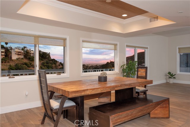 Detail Gallery Image 10 of 42 For 6432 Weidlake Dr, Los Angeles,  CA 90068 - 4 Beds | 3/1 Baths