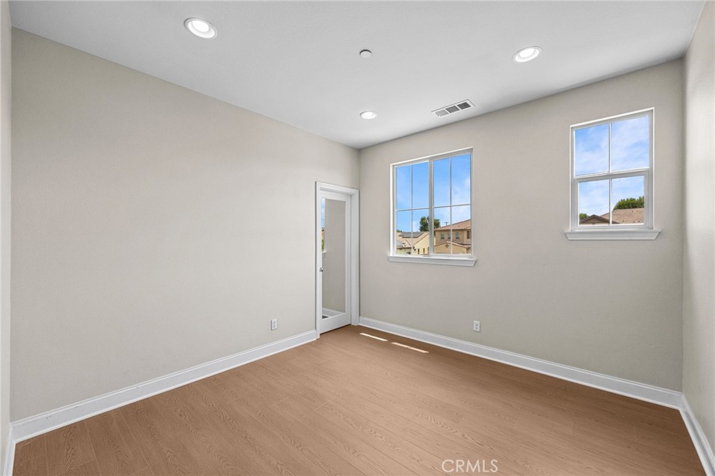 MLS #WS25158608 img 32