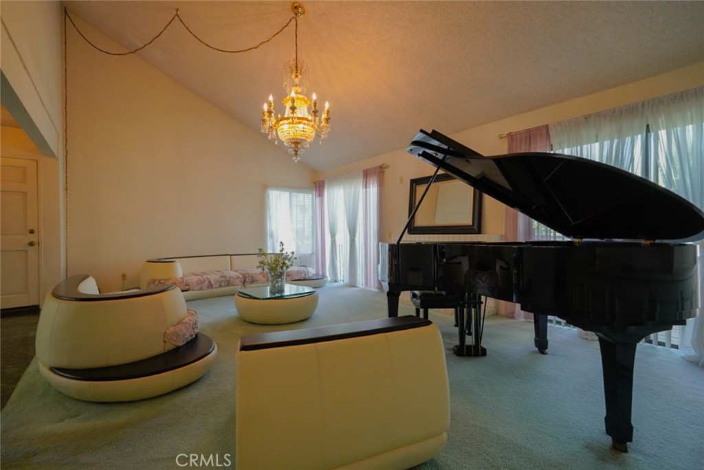 https://media.crmls.org/medias/b46387bf-591a-4637-9e70-8589dc0fd3b4.jpg?preset=X-Large