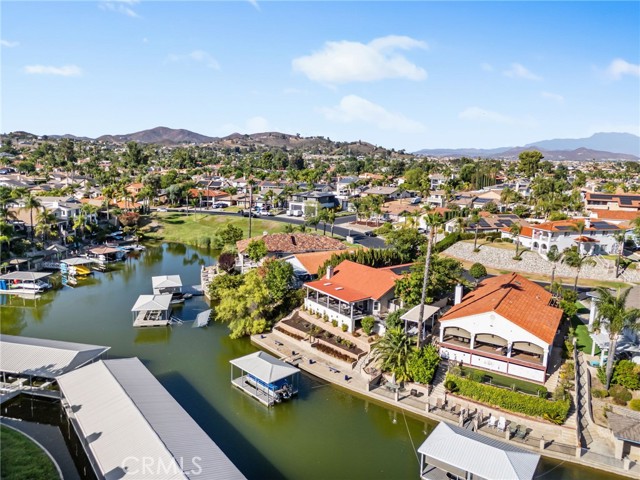 30201 Spray Drive, Canyon Lake CA: https://media.crmls.org/medias/b463aa0c-a3ae-4828-a0df-38eb2ee730ad.jpg
