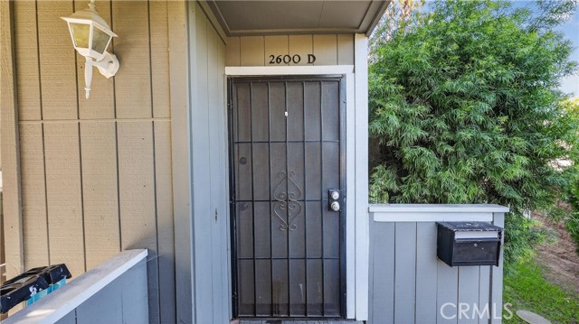 Detail Gallery Image 4 of 38 For 2600 W Segerstrom Ave #D,  Santa Ana,  CA 92704 - 3 Beds | 2/1 Baths