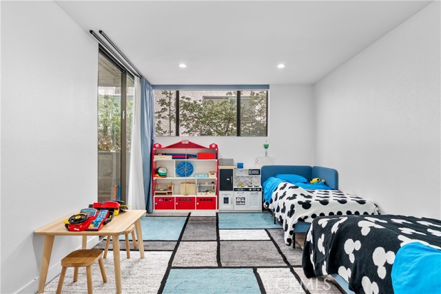 5325 Lindley Avenue, Tarzana CA: https://media.crmls.org/medias/b464e417-0292-4a94-9c3e-df7441b0f7a7.jpg