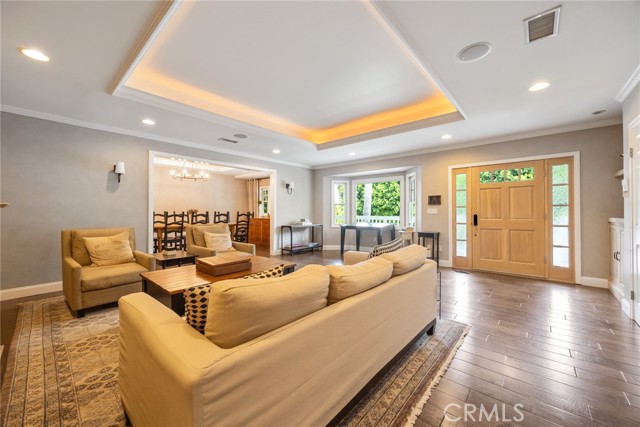 Detail Gallery Image 6 of 37 For 12722 Halkirk St, Studio City,  CA 91604 - 5 Beds | 5 Baths
