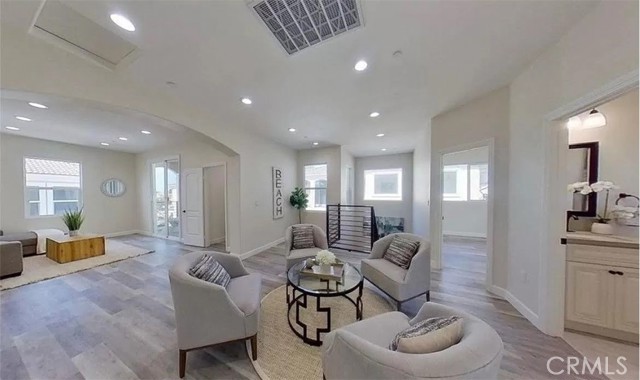 7792 Liberty Drive, Huntington Beach CA: https://media.crmls.org/medias/b4670ccd-7e27-4c59-b99f-c56b02ed7b91.jpg