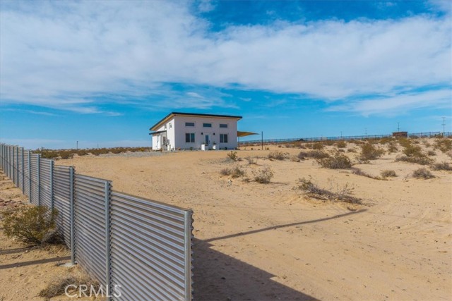 69444 Valle Vista Road, 29 Palms CA: https://media.crmls.org/medias/b467ce73-7dfe-4948-af64-53a97fe01681.jpg