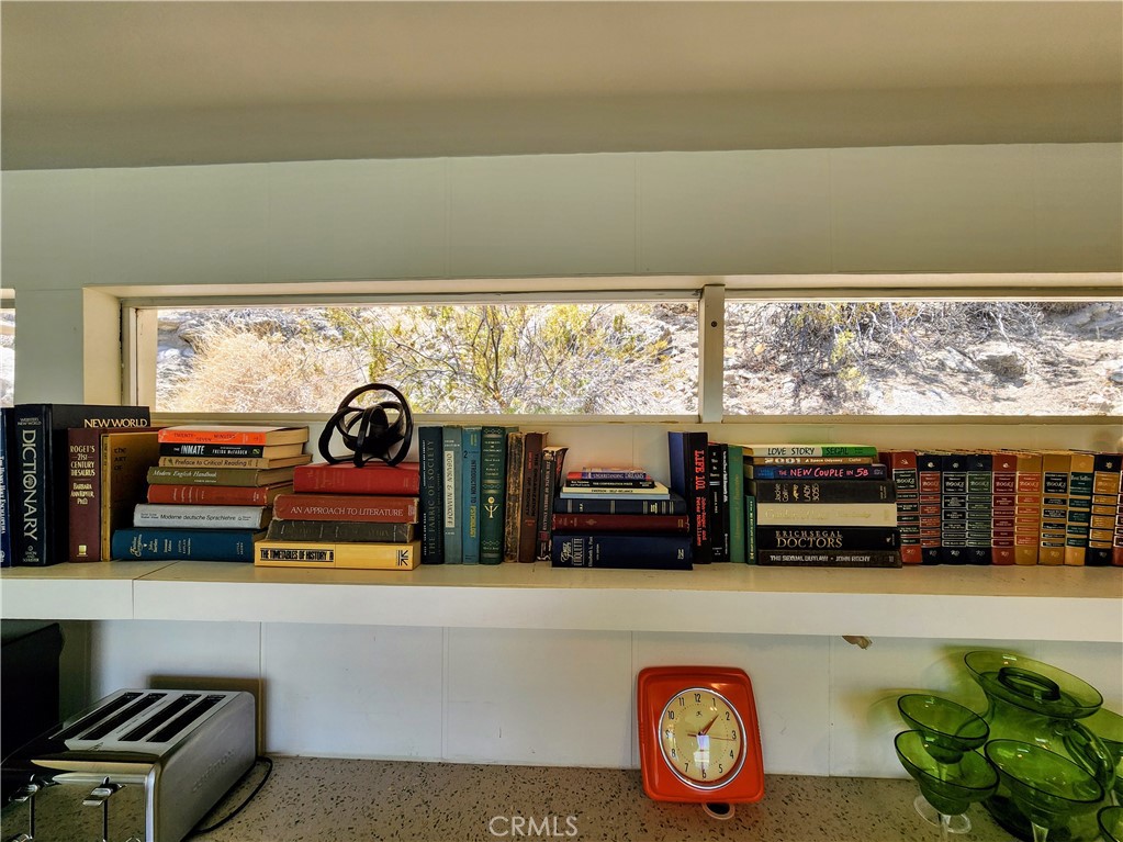 https://media.crmls.org/medias/b467ecde-3d95-4968-91b6-1275d0f5f2c8.jpg?preset=X-Large