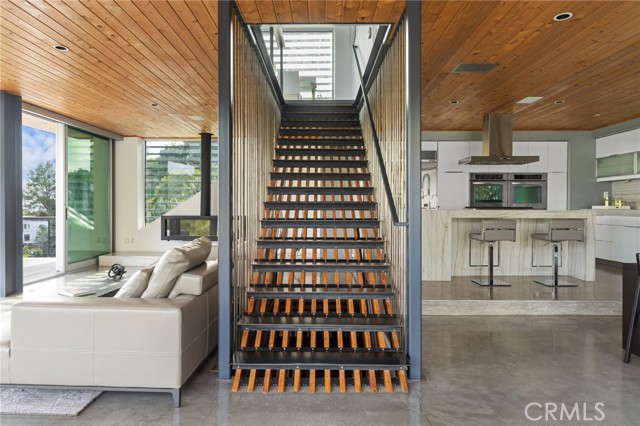 Detail Gallery Image 15 of 52 For 2917 Durand Dr, Los Angeles,  CA 90068 - 3 Beds | 2/1 Baths