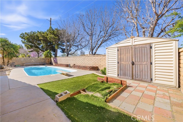 2709 Sandstone Court, Palmdale CA: https://media.crmls.org/medias/b46800b9-e4d7-468a-b3d5-9b1e48482612.jpg