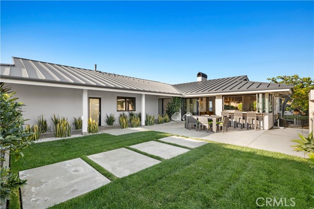 Detail Gallery Image 4 of 39 For 4000 Topside Ln, Corona Del Mar,  CA 92625 - 4 Beds | 2/1 Baths