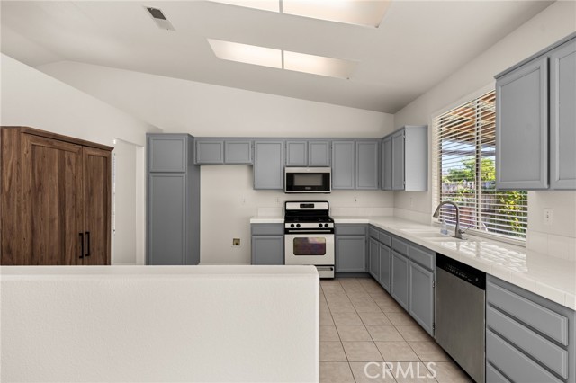 Detail Gallery Image 12 of 47 For 4027 N Redwood, Rialto,  CA 92377 - 4 Beds | 2 Baths