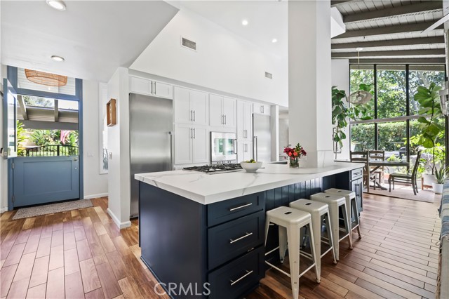 Detail Gallery Image 9 of 32 For 455 Vista Grande, Newport Beach,  CA 92660 - 3 Beds | 2 Baths