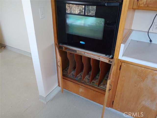13050 Carter Lane, Clearlake CA: https://media.crmls.org/medias/b46a3148-415c-4d8f-9486-693d4f164397.jpg