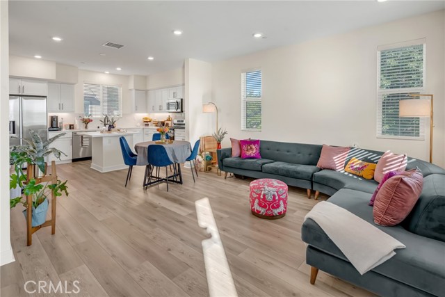 Detail Gallery Image 15 of 47 For 11753 Florence Ave #5,  Santa Fe Springs,  CA 90670 - 2 Beds | 3 Baths