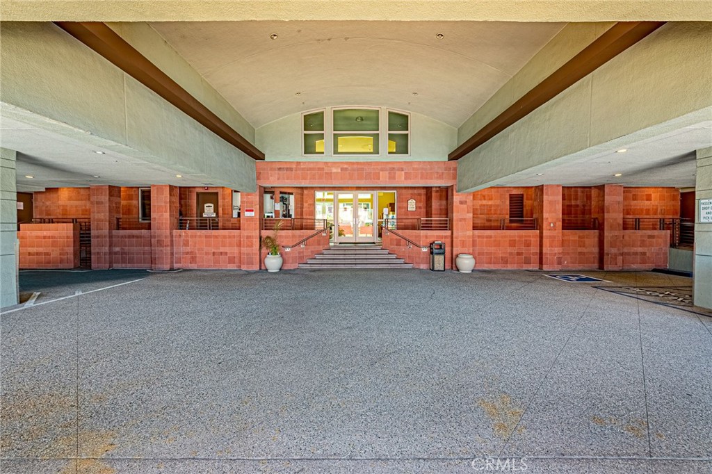 https://media.crmls.org/medias/b46b6125-8864-421f-8798-39ce040566be.jpg?preset=X-Large