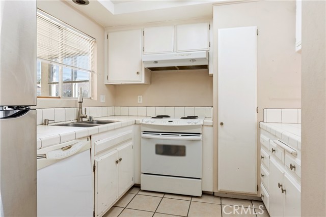 Detail Gallery Image 6 of 20 For 21135 Freeport, Huntington Beach,  CA 92646 - 2 Beds | 1 Baths