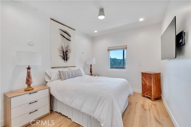 Detail Gallery Image 29 of 34 For 6413 La Punta Dr, Los Angeles,  CA 90068 - 4 Beds | 2/1 Baths