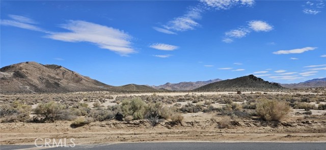 800 Northside Road, Lucerne Valley CA: https://media.crmls.org/medias/b46cf092-fdef-444d-806c-270e392f3a72.jpg