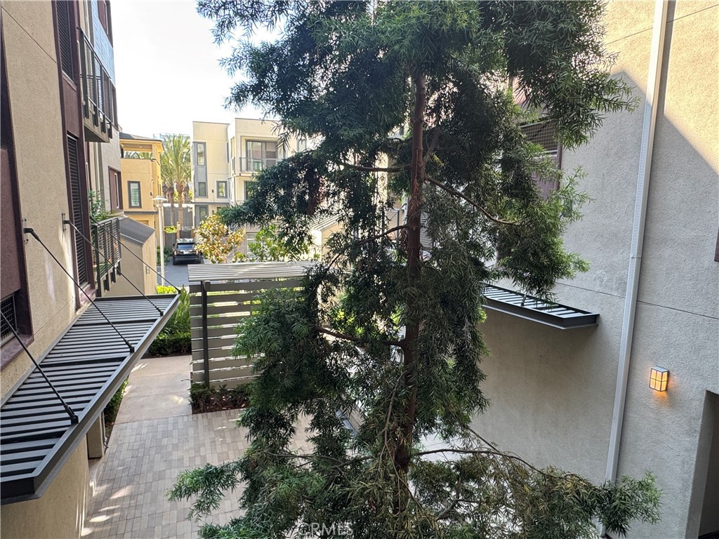 https://media.crmls.org/medias/b46d5ad7-c05a-4275-9b10-56f9460d5ac2.jpg?preset=X-Large