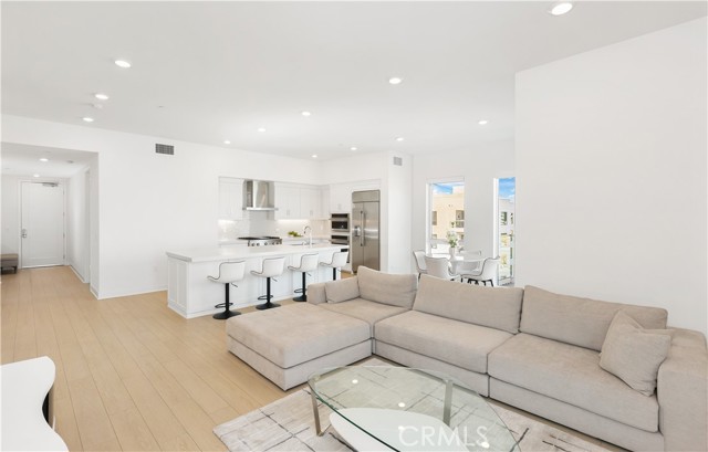 Detail Gallery Image 7 of 64 For 3700 Rivington, Irvine,  CA 92612 - 2 Beds | 2/1 Baths