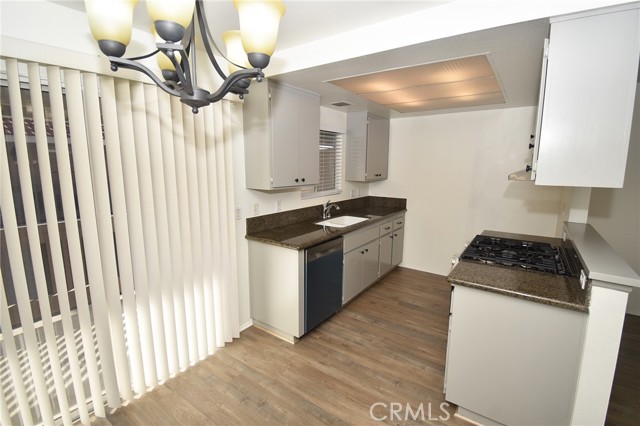 Detail Gallery Image 5 of 17 For 9872 Highland #B,  Rancho Cucamonga,  CA 91737 - 2 Beds | 2 Baths