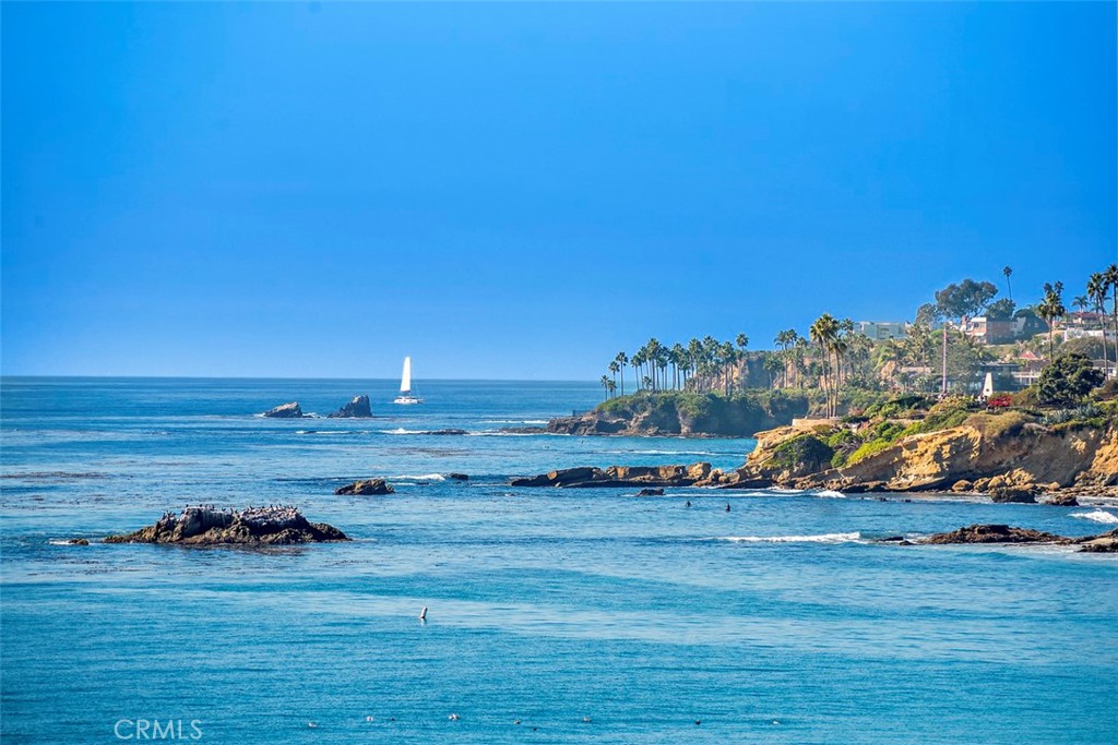 https://media.crmls.org/medias/b4701e0e-fa5a-4f3e-98c1-1957014ab094.jpg?preset=X-Large