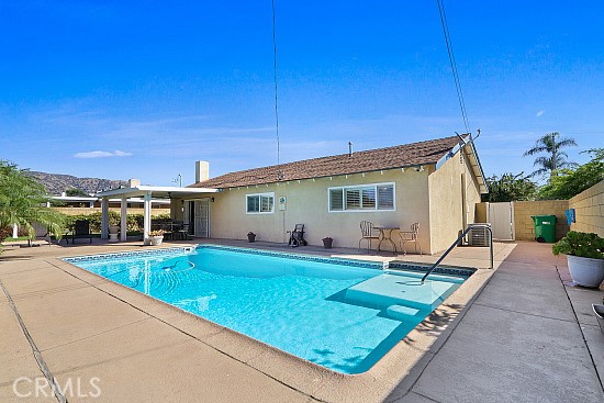 743 Churchill photo 19