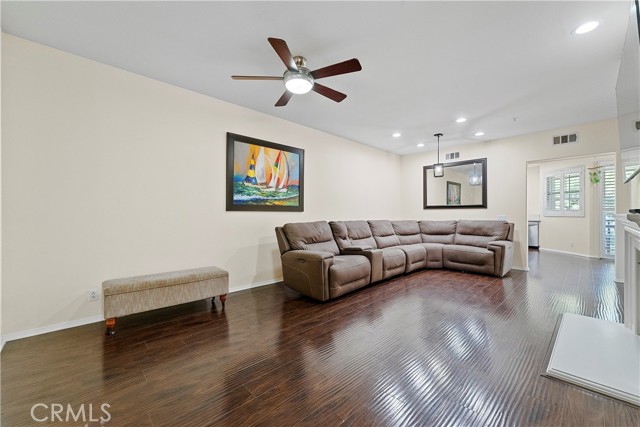 38 Stepping Stone, Irvine CA: https://media.crmls.org/medias/b4707bdd-aa1b-4dc9-b0f7-789ad1d19c9e.jpg