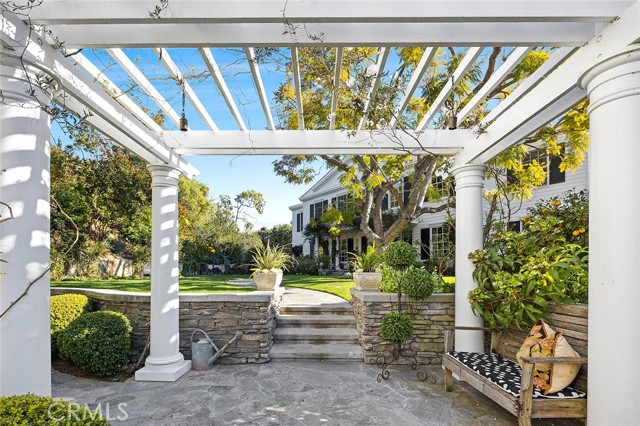 1 San Mateo Way, Corona del Mar CA: https://media.crmls.org/medias/b471ee6f-f5a7-4d4c-955e-516b45483898.jpg