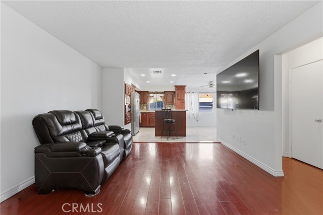 Detail Gallery Image 8 of 31 For 9200 Palm St #6,  Bellflower,  CA 90706 - 2 Beds | 2 Baths